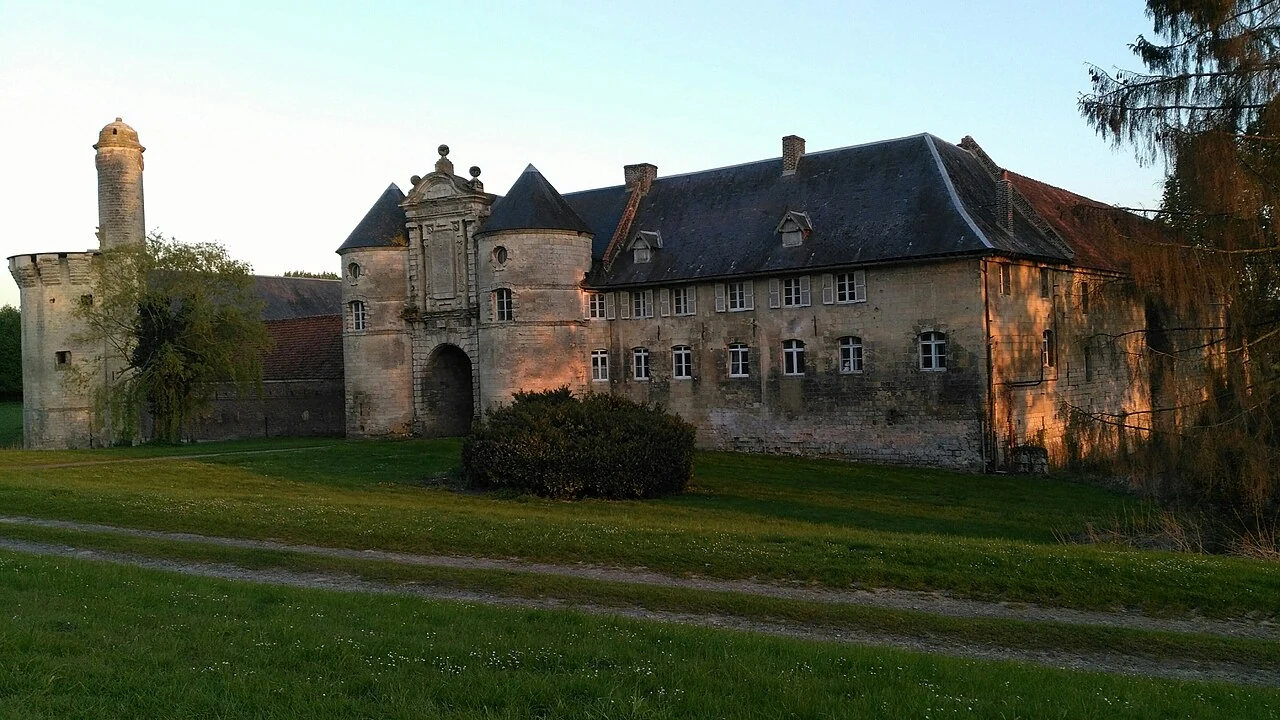 Château d’Esnes, dans la seigneurie administrée par Olivier Farez