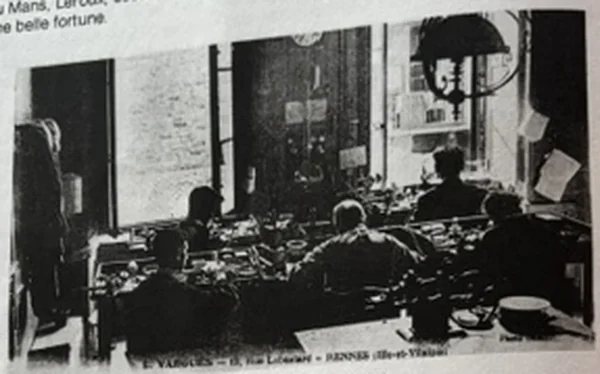 L’atelier de Louis Vargues à Rennes, vers 1925. Reproduction conservée dans le fascicule de Robert Vargues (2002).