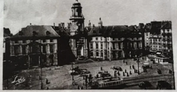 Carte postale ancienne de la place de la Mairie à Rennes, avec l'hôtel de ville et son campanile