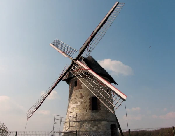 Le moulin Brunet à Walincourt, 2010. Repère du territoire ; non identifié comme le moulin du bail de 1704.